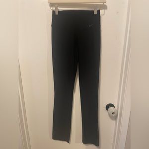 🎅🏼5/$10 Nike Straight Leg Pants